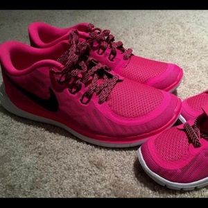 Women’s Nikes Size 6